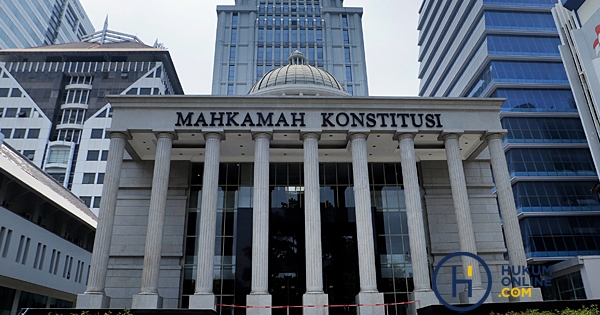 ‘Perang’ Pengacara Capres di MK: BW, Otto, Hotman Paris hingga&nbsp;Todung