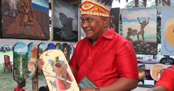 Kunjungi Festival Port Numbay, Joni Betaubun Borong Hasil UMKM Masyarakat Yoka dan Waena