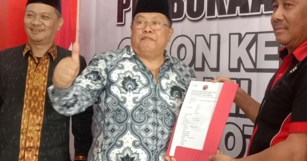 Bambang Kawit Jadi Orang Pertama Kembalikan Formulir Pendaftaran Pilkada 2024 ke PDI Perjuangan Kota Blitar