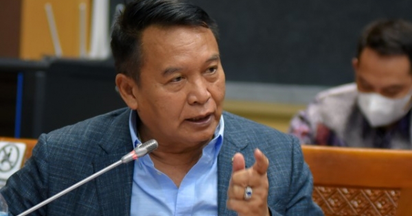 TB Hasanuddin Soroti Dampak Pengoperasian Starlink di&nbsp;Indonesia