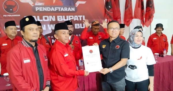 33 PAC PDI Perjuangan Kabupaten Malang Ambilkan Formulir&nbsp;Sanusi