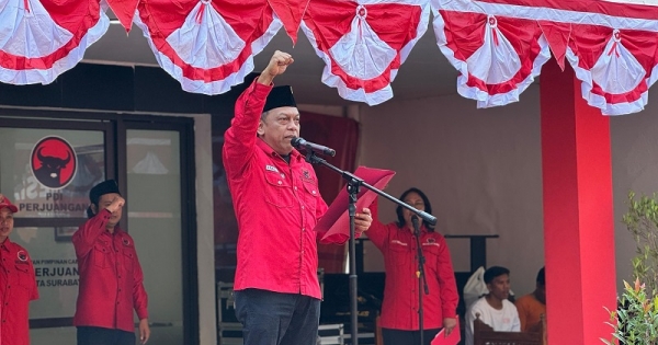 Banteng Surabaya Gelar Upacara Peringati HUT ke-79 RI, Diwarnai Peserta berpakaian&nbsp;Adat