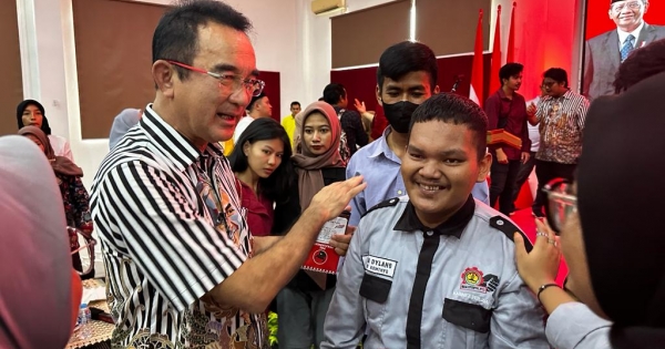 30 Mahasiswa UBB Dapatkan Bantuan KIP-K Perjuangan Rudianto&nbsp;Tjen