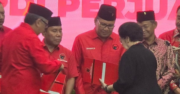 Pilgub Sulsel, Danny-Azhar Resmi Diusung PDI Perjuangan untuk Maju