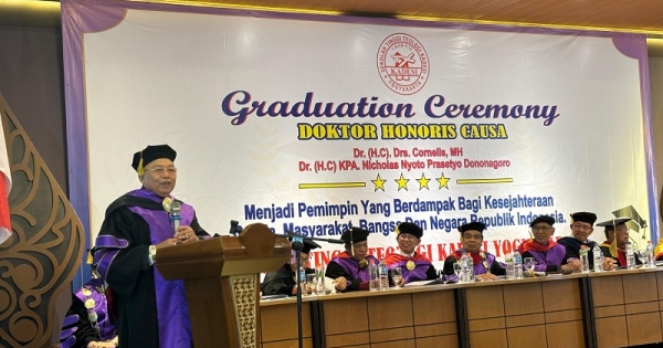 Cornelis Terima Gelar Doktor Honoris&nbsp;Causa