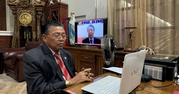 Cornelis Ikuti Sidang Promosi Doktor Honoris&nbsp;Causa